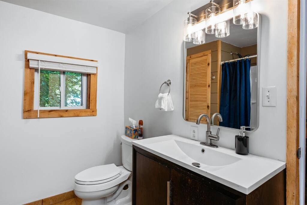 Cabin On Beautiful Arbutus Lake Near Traverse City Exterior foto