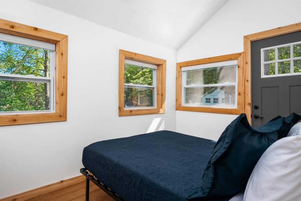 Cabin On Beautiful Arbutus Lake Near Traverse City Exterior foto