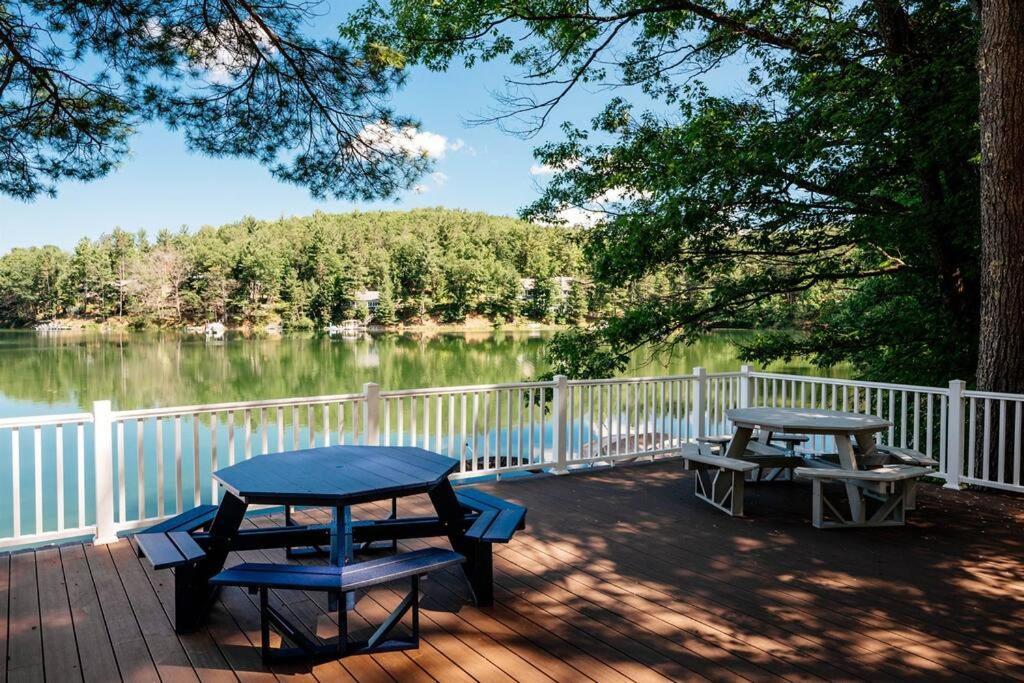Cabin On Beautiful Arbutus Lake Near Traverse City Exterior foto